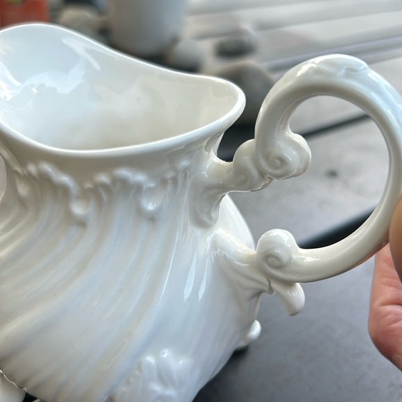 Crown Staffordshire Surrey Collection Teapot, Sugar Pot & Creamer. 3 Piece Set - Picture 12 of 13